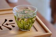 夏季饮茶选择：红茶还是绿茶？