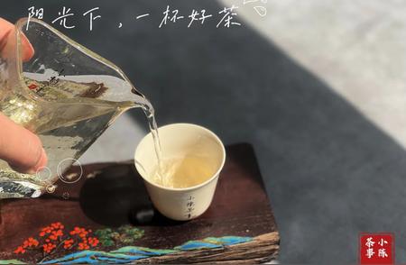 揭秘：如何正确使用茶桌上的茶具——茶滤、木质茶针、茶巾